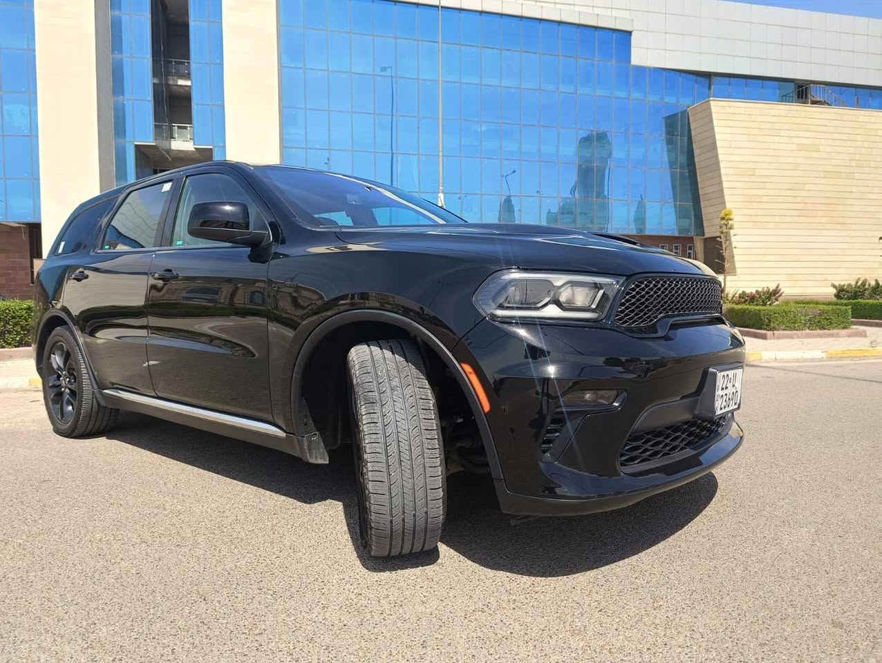 السلام عليكم ٠٠٠٠

دوج دورنكو RT  V8 5700 موديل 2023  بوليسي
 لون إسود  وارد امريكي 
 بصمة 
السيارة جديدة عدادها ٤٣الف مايل 
رقم اربيل باسمي هزه وفحص جديد 

حادثها جدا بسيط مثل مموضوح بصور

باب  خلف سايق 
 مبدل ابلاد نفس لون اصلي يعني امريكا اجت  وبنيد بدلته اصلي ابو فتحات للجماليه
المواصفات 
دوج دورانكو ٢٠٢٣ RT  
ويل كب حجم 20 مع طقم تاير  جديد
لايتات امامي زينون مع حاجب LED
بلوجكترات 

حساسات خلفية 
كاميرا خلفية اصل
دبل كزوز رياضي مع كزوز رياضي منظومة كاملة 
اشارات بالمرايا 
السيارة ويل درايف 
 
تحكم ستيرن جهتين متكامل امامي خلفي والبلوتوث والحاكية وتحكم الصوت
شاشة دشبول متكاملة لمجموعة من الايعازات وهذا معروف بالدورنكو 
منافذ ال USP , AUX  شحن لاسلكي 

مقاعد جلد ، الخلفيات VIP
٧ راكب 
٣ قطع تبريد
تحكم بالتبريد الخلفي منفصل
للاستفسار يوجد واتساب ع الرقم
العنوان بغداد الغزاليه  الكفائات

رقم صاحب  ابو امجد 

*********** 
.:: السعر270ورقه وبيه مجال السياره جديده اخوان باسم الله ماشاء الله بغداد, العراق
