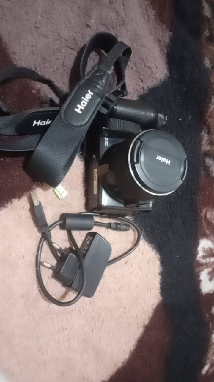 السلام عليكم شباب بنات عندي كامره للبيع كامره Haier السعر كلش مناسب مع كامل ملحقاتها حزام وبطاريه وشاحنه وهديه رام + الشاشه قلابه  للشراي هذا الرقم مالتي (***********)
