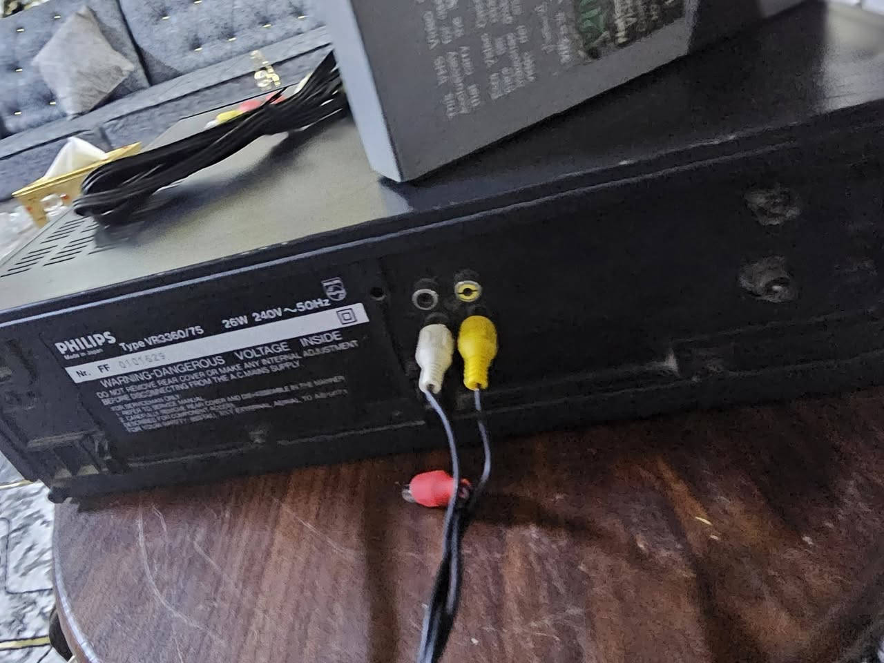 السلام عليكم فيديو كاسيت فليبس ياباني شغال نظيف عرض وتسجيل سعره ب٦٠ الف الهاتف ***********
