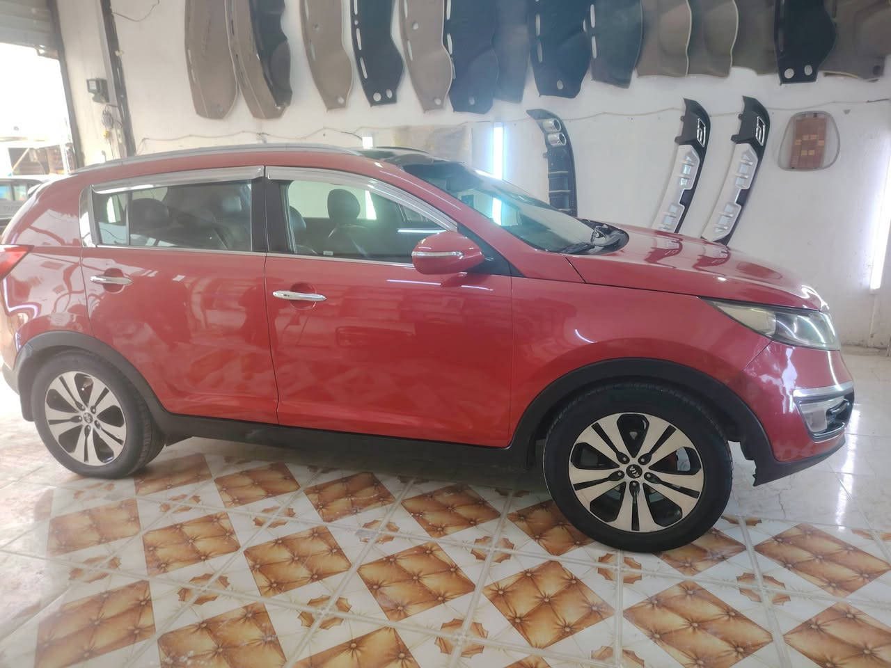 سبورتج 2011
بيه 3قطع صبغ بدون دواخل شرط 
محرك دوش 2400
سياره فول مواصفات
بانوراما كشن كهربائي
 تحكم مري شفط حساسات
بصمه تشغيل بصمه ابواب
3 أنظمة قياده
مانع انزلاق نظام جبلي
شاشه كامره دواره 
كير محرك حداديه تخم تاير تبريد كفاله عامه
معروضه ب118 وبيه مجال مكاني واسط الزبيديه
***********
