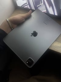 ايباد 11M2 • ٢٥٦ • شاشة مكسورة حساس شغال