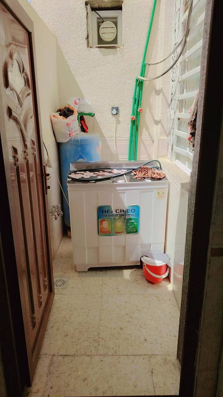 بيت 100م طابو زراعي سند25      للبيت بناء طبوك جمهوري بيه غرتين او صالتين مطبخ ستقبال حمام داخلي حمام خارجي مع تواليت صب كونكريت قرب سيطرة البراهيميه عمود 207 منطقة العامريه طريق كربلاء حله هذا رقمي واتساب ***********
