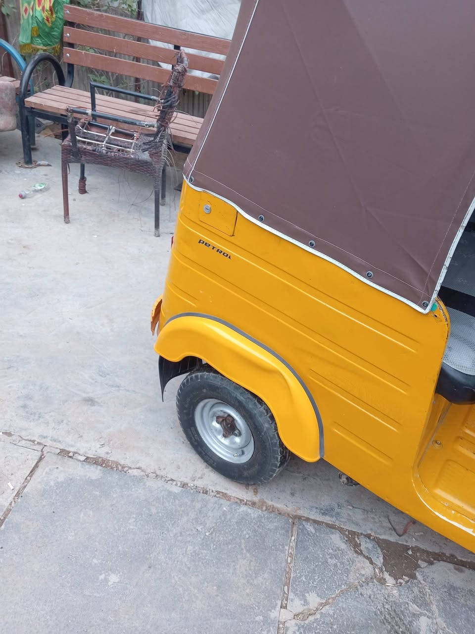 السلام عليكم تكتك موديل ١٩ حلوه وجهازه معمره بس دوسات السعر 
5750
 رقم ***********
