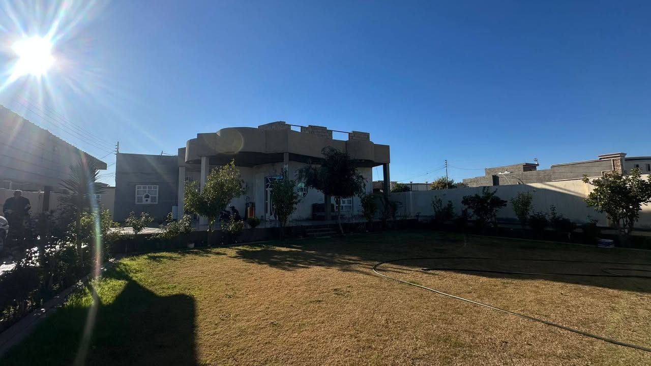 السلام عليكم
مكلف بالنشر بيت للبيع 
مساحة الأرض ١٢٥٠ يعني نص دونم 
المكان البذياب جزيرة الرمادي قرب مدرسة التعاون 
للاستفسار 📞 ***********
