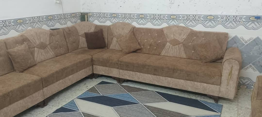 السلام عليكم تخون للبيع جديد تفصال نظيف 100% العنوان بغداد. ***********
