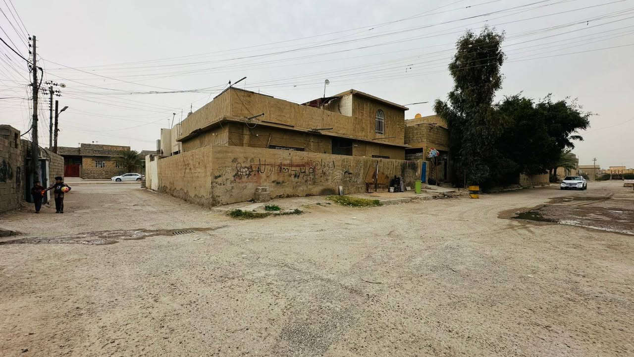 يوجد دار البيع ركن عل3 شوارع في منطقة الملعب البوجابر  الوجه 18 متر نزال 20 متر  لاستفسار  على رقم *********** مكتب حميد العقار
