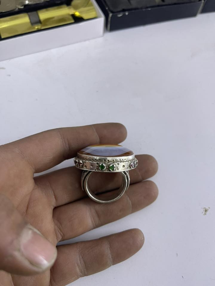 السلام عليكم جزع بقري تحفه فضه  صياغه الكبير دوش مقاس الحجر ٣سانتيم ونص
وزن الفضه معه الحجر ٤٧ غرام قياس الخاتم ٢٤/٢٥


**إذا كنت صاحب هذا الإعلان وتريد حذفه لأي سبب، رجاءا أرسل رسالة إلى الدعم الفني**