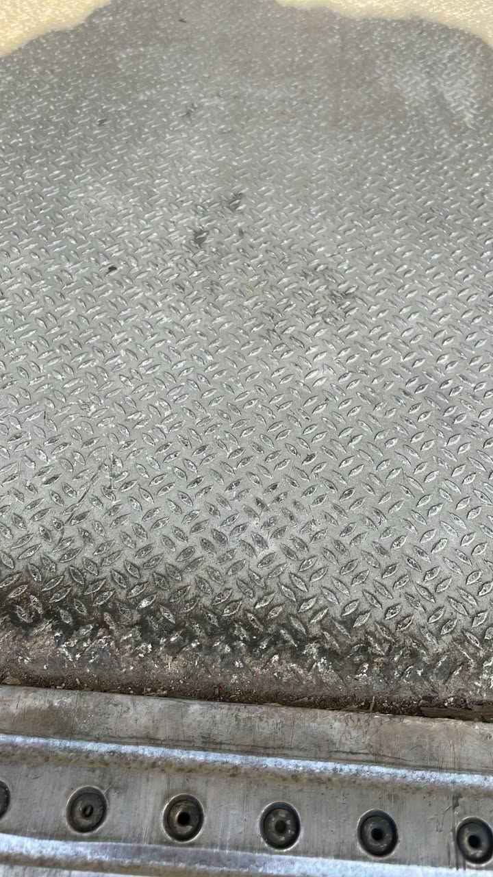 براد شمتز للبيع موديل 2007 دخول جديد منفيس 
سمك 7 ارتفاع استندر  ***********
