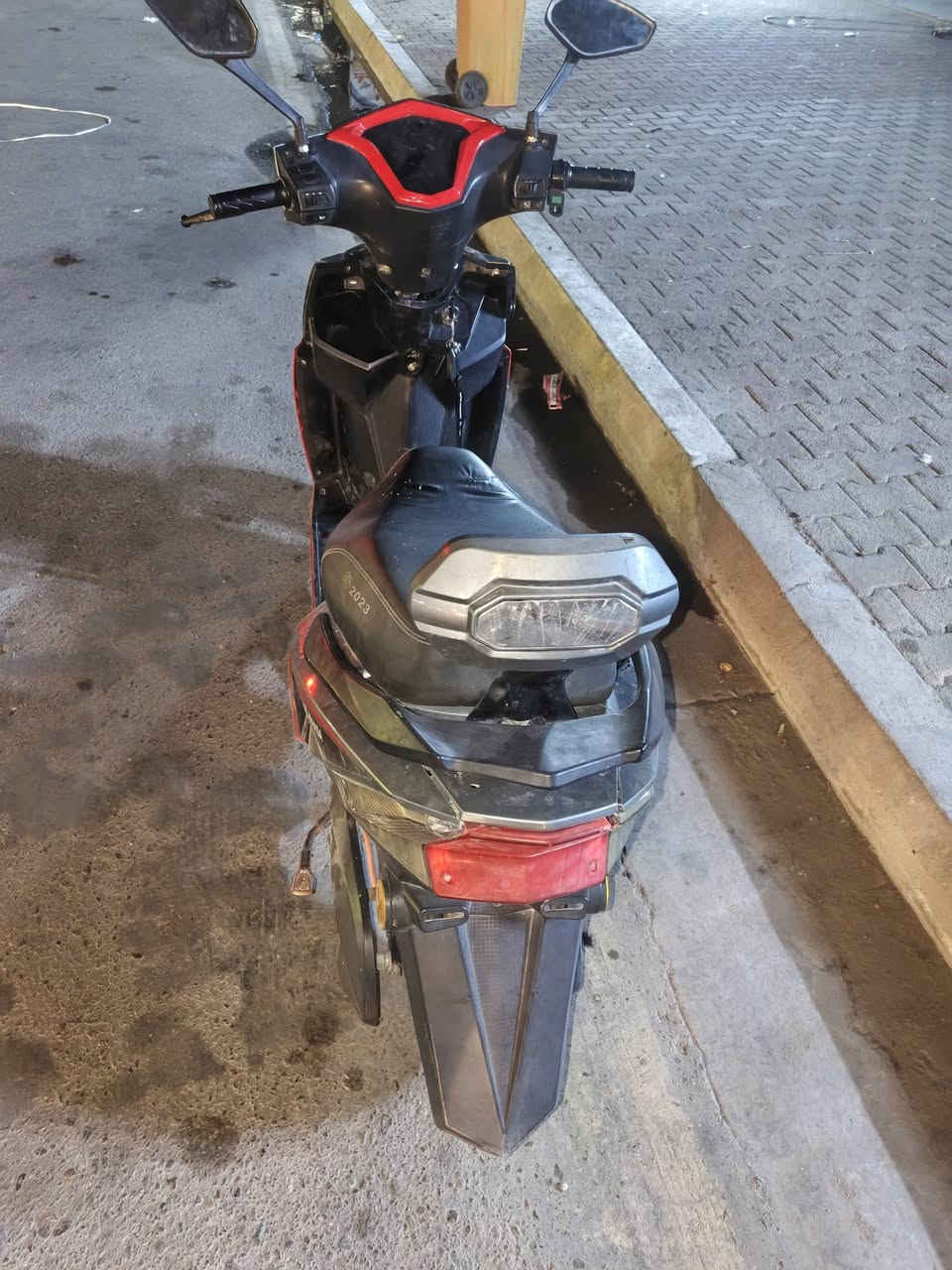 السلام عليكم دراجه للبيع بسعر 350 وبيها مجال العنوان فلوجه شارع ابو النسوره رقم واتساب***********
