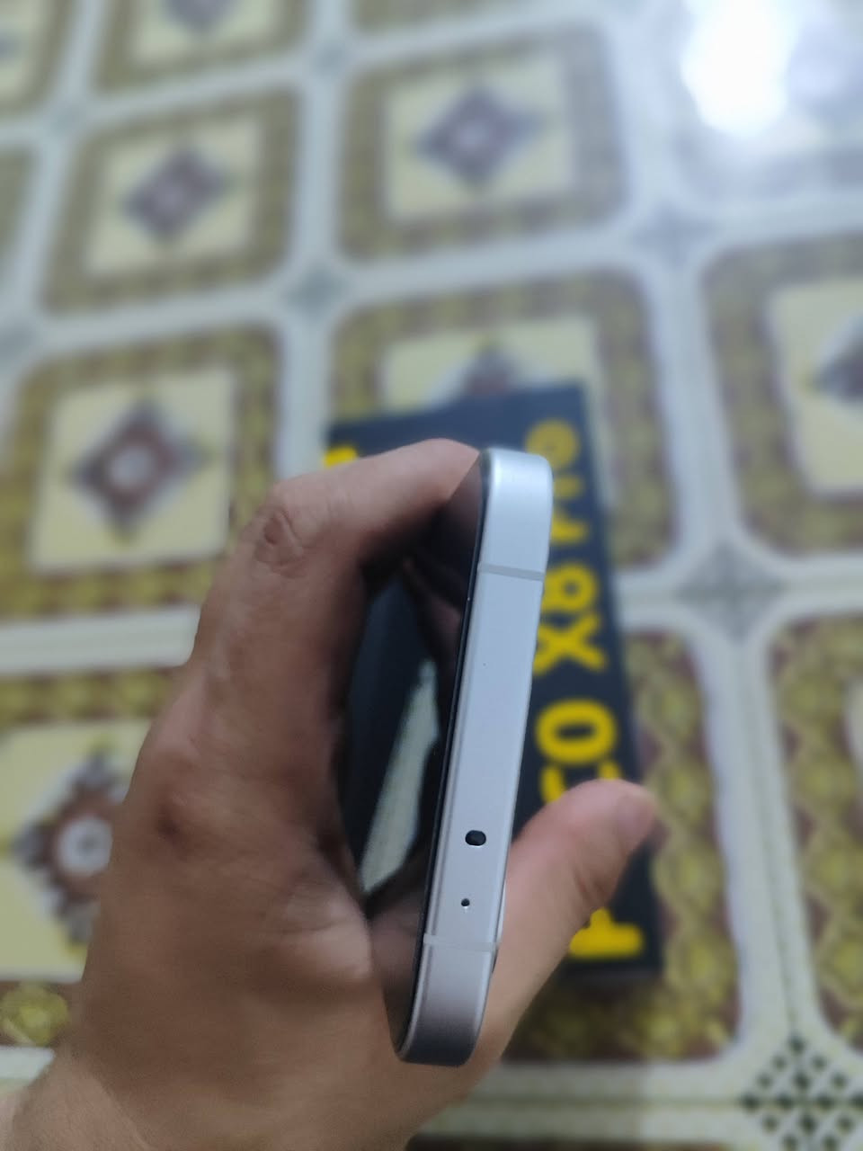 السلام عليكم ورحمة الله وبركاته بوكو X8 pro ذاكرة 512 رام 12 سعر 500 تواصل ***********
