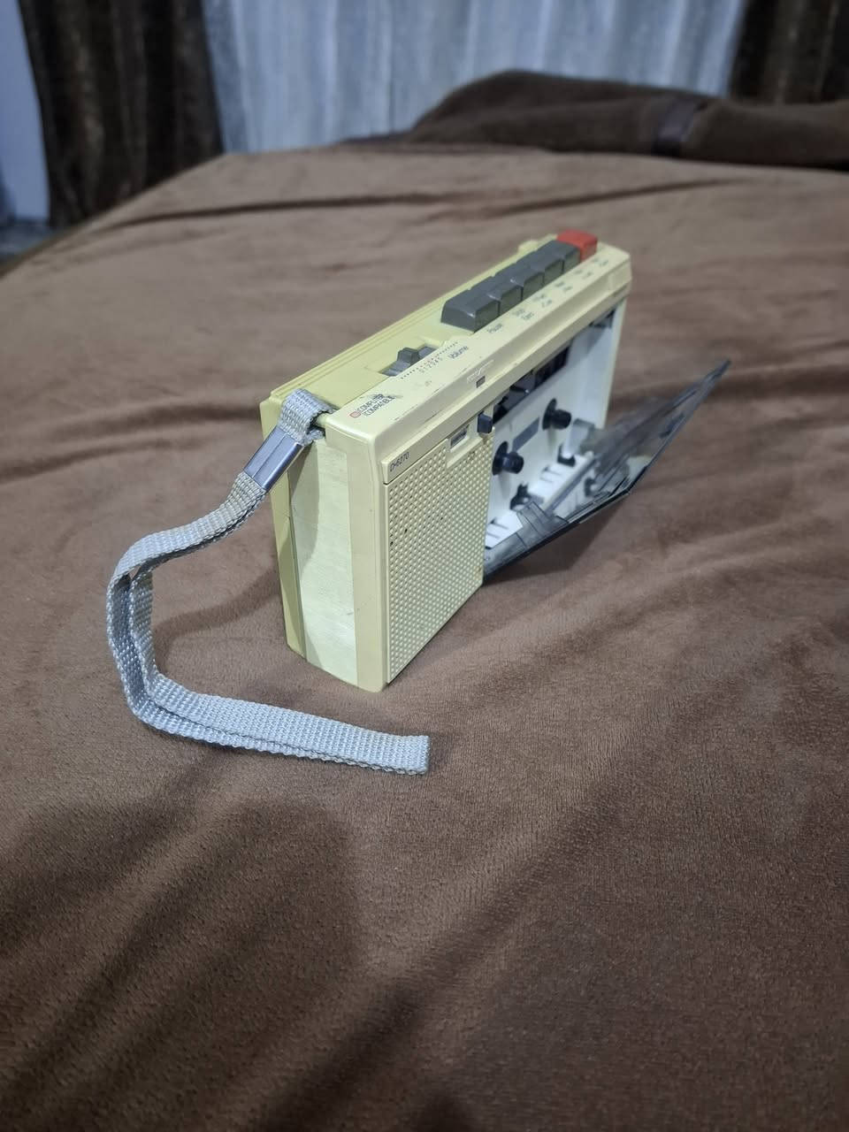 السلام عليكم للبيع مسجل حجم وسط نوع فلبس صناعه الماني وتجميع سنغافوره نظيف يشتغل اربع بطاريات حجم قلم ومحوله خارجيه ٦ فولت السعر ٥٠ الف للاستفسار مراسله الصفحه رجاء


**إذا كنت صاحب هذا الإعلان وتريد حذفه لأي سبب، رجاءا أرسل رسالة إلى الدعم الفني**