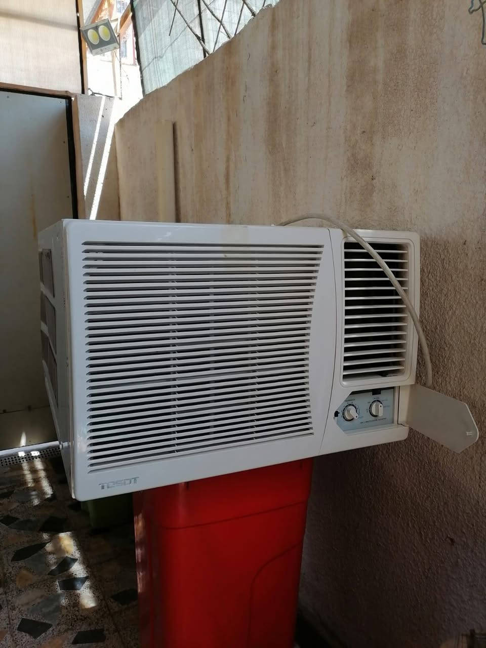 سلام عليكم...
عندي مكيف توسوت ماشاء بارد كلشش يجرشش طنين كلشي مابي اخو الجديد ملحقات كلها وياه 

عندي خدمه توصيل يعني أنه اجيك 
السعر 250 الف وبي مجال أن شاء الله ❤️

***********
