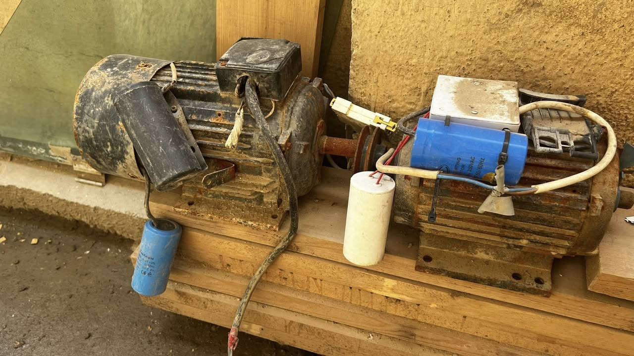 السلام عليكم عندي 3ماطورات ثنين بنغاري وواحد صيني *********** مكاني بابل للبيع السعر 200 الف وبيهن مجال
