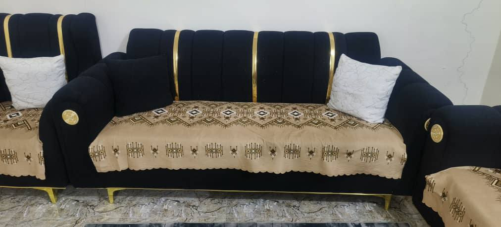 للبيع غرفة تفصيل خشب عراقي وقماش درجة اولى 
مكونة من ثلاثية عدد ٢ وكرسيين
سعر ٦٠٠ الف وبيها مجال للمعتمد 
جديدة مستعملة شهر واحد فقط
للتواصل على الرقم ***********
نقطة لنرفع البوست جزاكم الله خيرا
مكان التواجد شهربان ...
