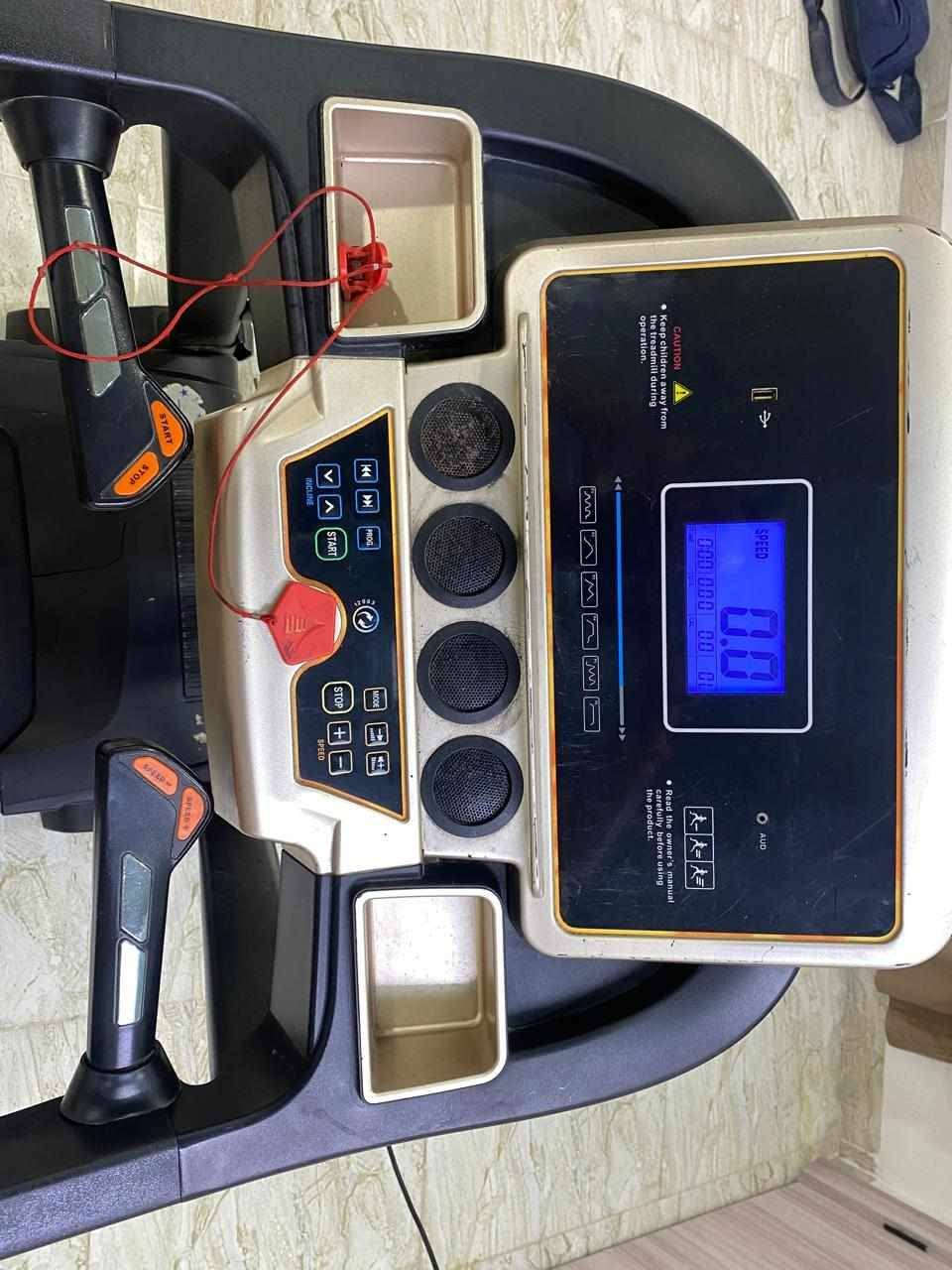 جهاز ركض شناو جهاز نضيف
بي شاشه رقميه تعرض السرعه والسعرات الحراريه والوقت والمسافه 
سعر 275 
عنوان موصل ايسر حي الكندي 
***********
