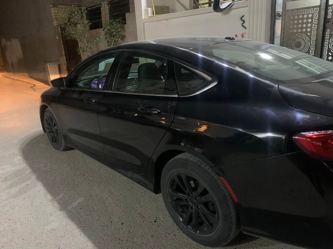 كرايسلر c200
مواصفات عادية

محرك اربعة سلندر

بيها جاملغ و شوية من الباب صبغ حادثها خارجي بدون داخل ولا ايرباك 

محرك مكفول و كير مكفول و السيارة شغالة ساعة و بيها برمجة مراوح 85 

صدر نظيف امامي خلفي و تايرات نظيفة

رقم شمالي باسمي

السعر 93 و بيها مجال للطيبين

عذرا على الصور بالليل بس ما عندي مجال اصورها و السيارة احلى من الصور بهواية للتواصل ***********
