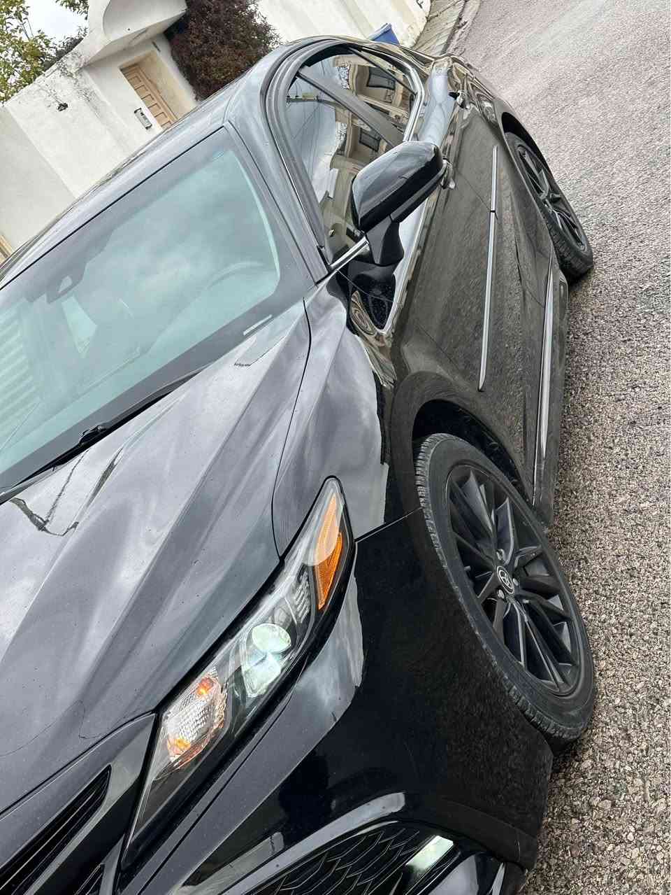 Toyota Camry 2021 SE 
٦٥ مايل رؤشتووه 
ره نگي ره شي قتران 
تنها بونيتي كليره بي داخلي 
سه ياره بي شوخت بي قه پ 
يه ك ده سته 
گير و مكينه و رادار و خه تي جاده 
به شه رت 
ئه گه ر مشتري په يوه ندي بكه 
*********** 
سعري ١٩٧$ كه ميك مجال أربيل, العراق
