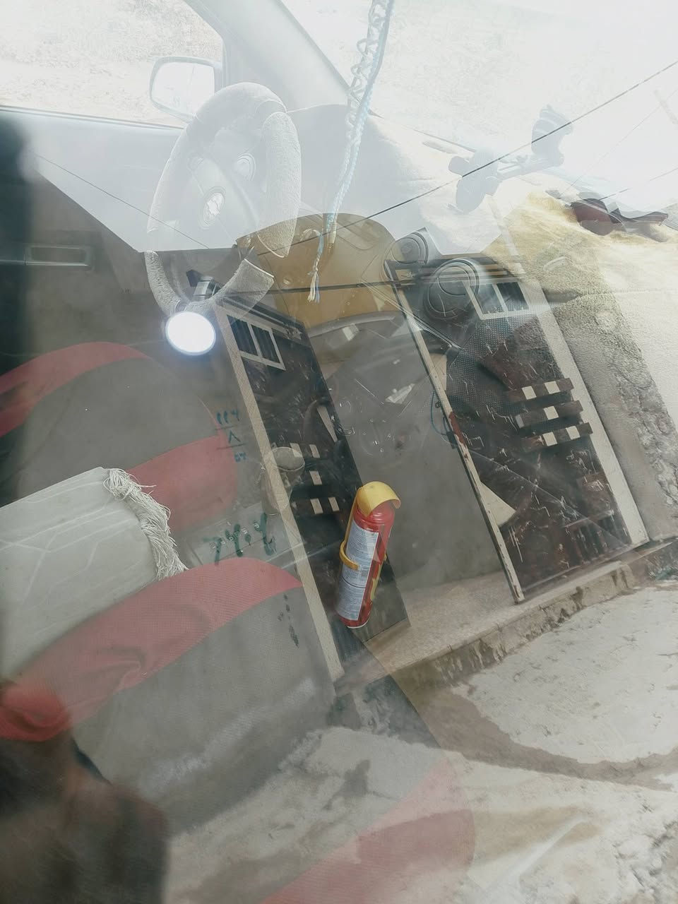 السلام عليكم افيو2009 كوري تماتيك كير محرك نضيف  بسمي السنويه 2030 مصفره هيئه وغرمات العنوان الموصل مشيرفه الثانيه بدون ضرر السعر 55 بيها مجال التصال ***********
