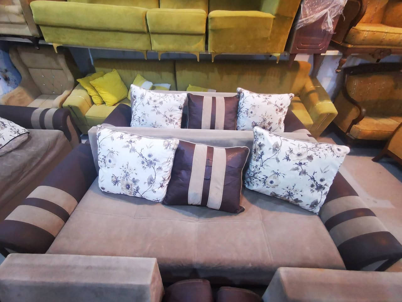 تخم تركي 10 مقاعد نظافه 75 ٪
السعر 175 الف فقط🔥🔥


**إذا كنت صاحب هذا الإعلان وتريد حذفه لأي سبب، رجاءا أرسل رسالة إلى الدعم الفني**