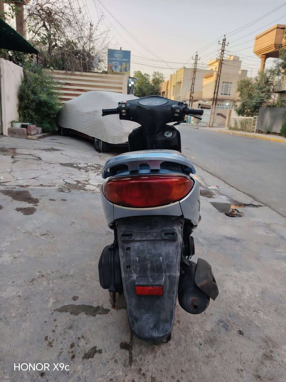 عندي الدراجه بريز لايت عالي بلاديه ختم واحد مكينه ممفتوحه بلاديه السعر 600وبيه مجال الرقم *********** العنوان حي المعلمين الرئاسه

