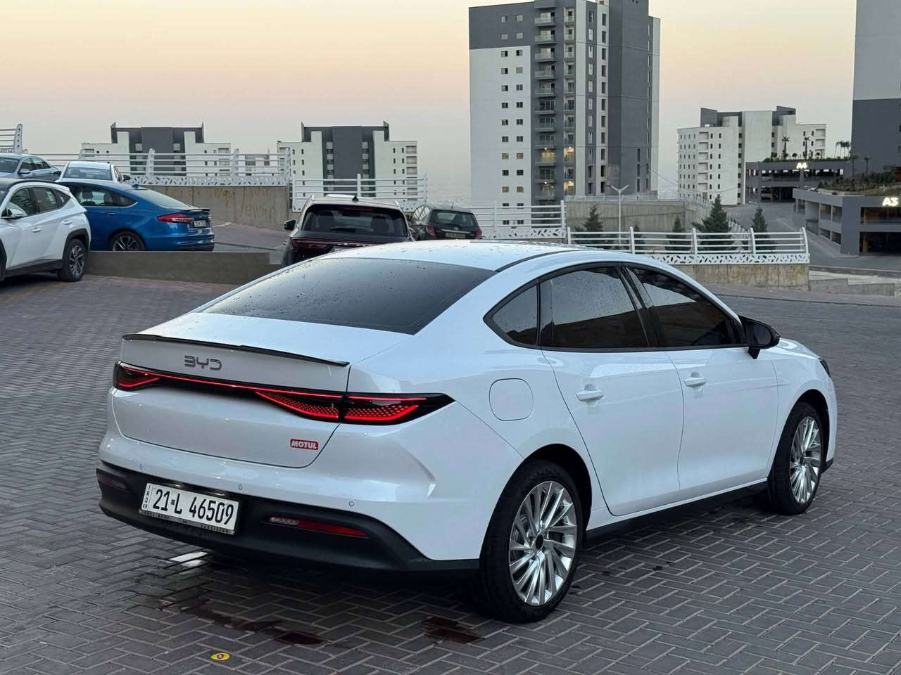 Byd seal 05 standard
سەیارەکە نموونەی جوانیە هەموو شتیکی بۆ کراوە
١ کتابی جام رەش
٢ رەقەم کراوە
٣ ناوگاعای تیگیراوە 
٤ لایت رەش کراوە پیش و دوا
٥ سەیارەکە کلین و هیچی نیە 
٦ تایەو ویلی لیگززی لە ژیردایە 
٧ تەنها ٥٠٠٠ هەزار ڕۆیشتوە بە hev 
٨ گێر و مەکینە و پاتری بە شەرت 
شتی زۆر بۆ کراوە ئاوا هەموویم بۆ باس ناکریت 
بۆ زانینی نرخی پەیوەندی بکەو زیاتر بزانە لەسەری
***********
