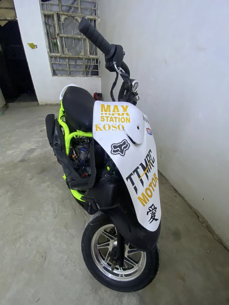 السلام عليكم ماكس عدله 58.5 كلجات رياضي تايرات جيلاتين ويل جديد شاصي مصبوغ جديد سلف طخه شوته ستوني مشتريها جديده بعدها ممشدوده سعر 350 وبيها مجال قليل مكاني المعامل حي النصر 
واتس ***********
