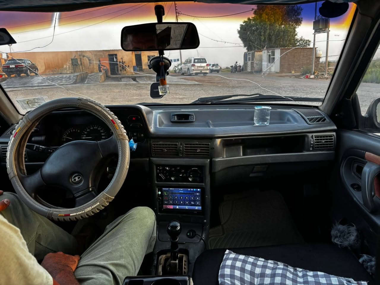 السلام عليكم دايو سلو مديل 1994   سياره حلوه ونضيفه بدون خياس مكينه وكيرلاتبخير ولا تنقيص تايرات جديده سنويه لل26 رقم ديالى شرط التحويل السعر 33 وبيها مجال ***********  بي واتساب
