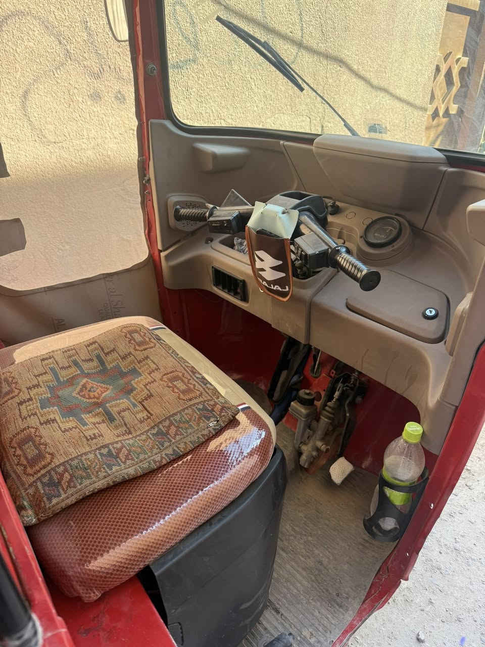 السلام عليكم تكتك للبيع موديل 22 اوراق كفاله عامه عده بيه طخه صغيره 7500 وبيه مجال *********** اتصال واتساب
