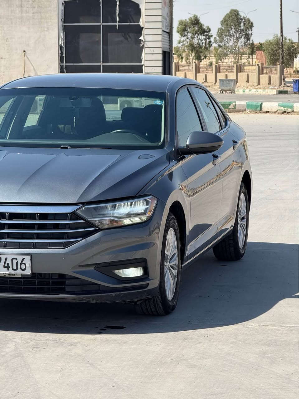 جيتا ٢٠٢٠ فئه S
سياره موجودة بكركوك جداً نظيفة بيها جامرلغ سرقه وبالعراق راس البونيد انضرب فقط  بدون ايرباگ بدون دواخل كلشي شرط حماوه مكينه گير تبريد ثلج 
غير هذا  مضمونه ١٠٠٪؜
سياره مواصفات s معروفه 
رادار خلفي امامي نقطه عمية اوتو ستوب خلفي اوتو ستارت انجن ابل كار و اندرويد اوتو   تحديد سرعة تحكم ستيرن وضعيات قيادة (ايكو- سپورت )الخ..
سيرفس كامل مسويلها من حجرة احتراق دكشن كلها تنظيف مسويلها  تخم تايرات جديد فقط تدك سلف وتمشي طالب عليها145 و مجال السياره بكركوك 
رقم التلفون*********** كركوك, العراق
