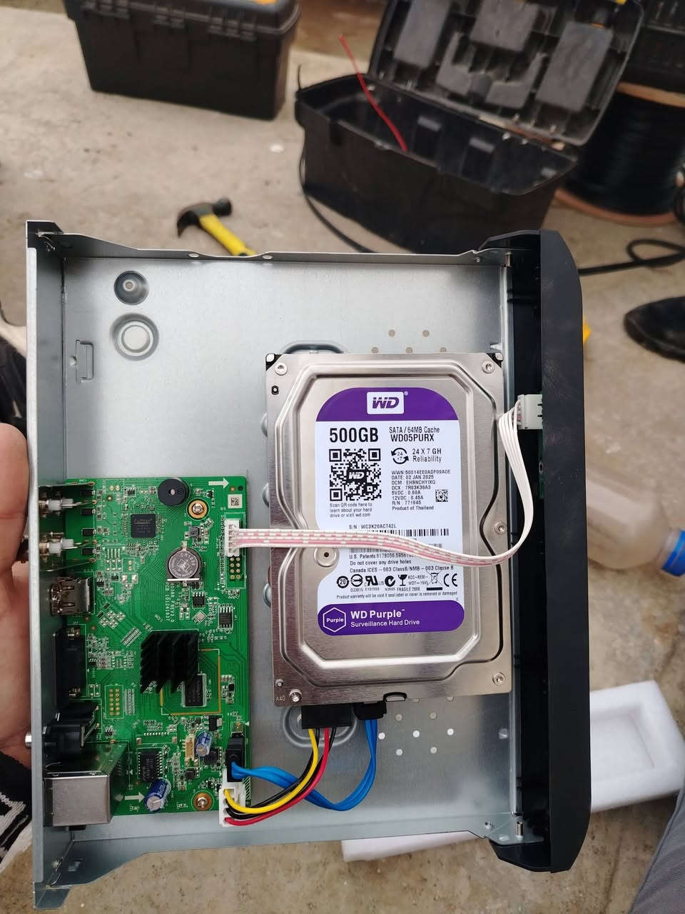 تم بحمد الله تنصيب منظومة كاميرات مراقبه لشركة هيكفجن 
حسب طلب صاحب البيت .

مكان العمل : موصل - جانب الايمن

سستم 4 كاميرات مراقبه هيكفجن بدقة 2ميكا تصوير صوره وصوت ليلي نهاري ملون + سبلتر لتقسيم الصورة  لأكثر من مكان 
------------------------------------------------
مستعدين لتنصيب جميع كاميرات المراقبة 
كافة المواقع( منازل _ محلات _ شركات )  
للاستفسار يرجى مراسلة الصفحة
أو الاتصال على الرقم التالي :
***********
***********

العمل داخل الموصل فقط 

🔔 خدمات كاميرات المراقبة – موصل

✔ سفير Hikvision – Hik-Partner Pro
✔ تركيب وبرمجة احترافية
✔ مشاهدة عن بُعد + دعم فني
✔ DVR / NVR / IP / PoE
