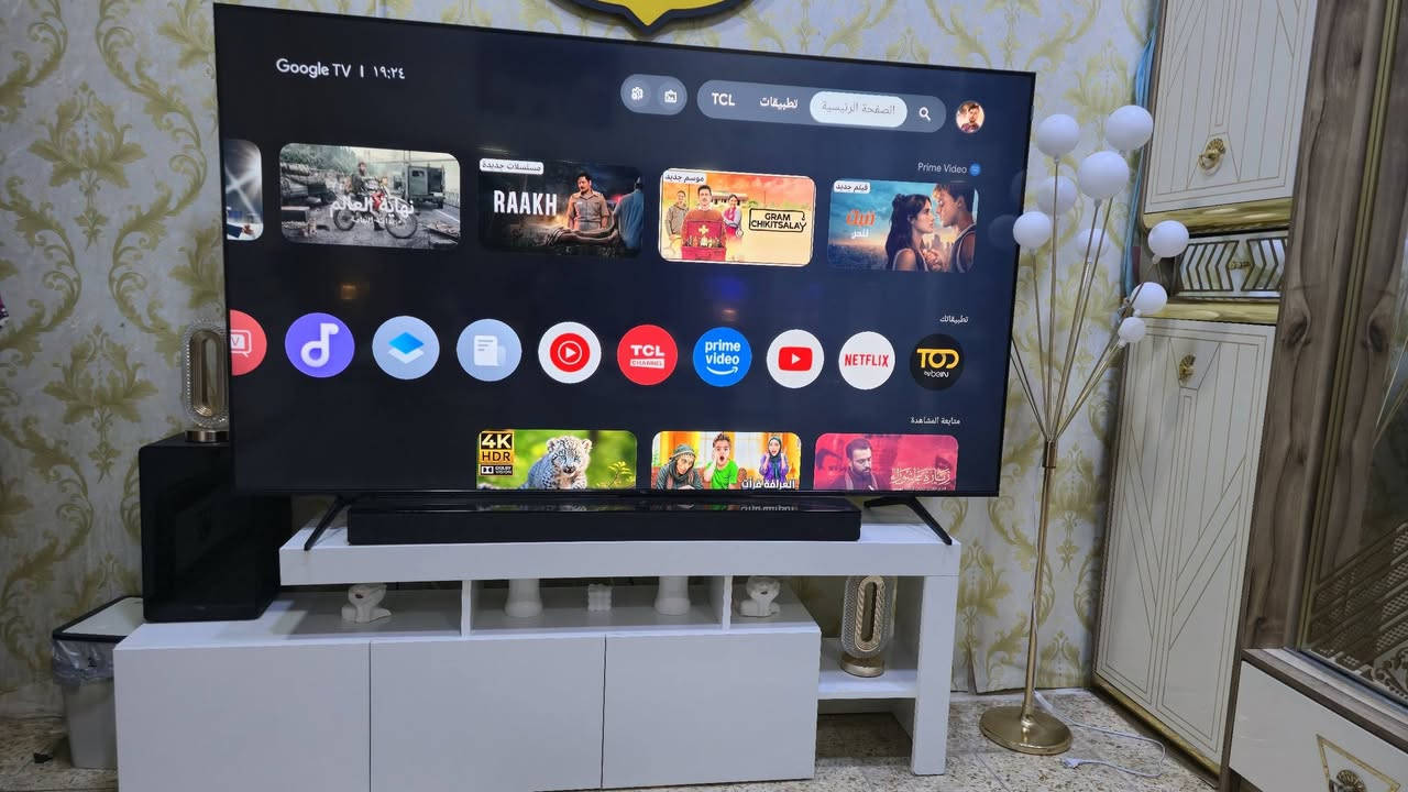 بلازما حجم 75 بوصة الماركة غنية عن التعريف TCL ماخذها بمليون و450 الف وبعدها بالضمان سعرها من الأخير قفل مليون
بلازما حجم 75 بوصة من شركة TCL العالمية المعروفة
 أستخدام قليل جداً البلازما بعدها أخت الجديدة شرط شخط ما بيها يعني حالها حال الجديدة مواصفاها جوه اقرة

المواصفات الأساسية
 نوع الشاشة: بتقنية Quantum Dot (QLED) التي تقدم ألواناً نابضة بالحياة وحقيقية.الدقة: 4K UHD (أي أربعة أضعاف دقة الوضوح العالي).معدل التحديث: 144Hz (مدعومة بخاصية Motion Clarity Pro) لعرض حركة فائقة النعومة.

مميزات الألعاب والصورةGame Master Pro 3.0: تقنية مخصصة للاعبين لتوفير استجابة سريعة جداً.تقنية + HDR: تدعم صيغ HDR المتعددة (Multi HDR) لتقديم تباين استثنائي وتفاصيل دقيقة في المناطق المظلمة والمضيئة.محسن الألعاب 240Hz Game Accelerator: يقلل من التأخير (Input Lag) ويمنح تجربة لعب سلسة.

نظام التشغيل: Google TV (يدعم تطبيقات مثل Netflix، Prime Video، وDisney+).المساعد الذكي: يدعم الأوامر الصوتية بدون استخدام اليدين عبر Hands-free Google Assistant.الصوت: نظام صوتي مدمج من شركة ONKYO الشهيرة، مع دعم تقنية Dolby Atmos.

تواصل واتساب ***********
بلازما حجم 75 بوصة الماركة غنية عن التعريف TCL ماخذها بمليون و450 الف وبعدها بالضمان سعرها من الأخير قفل مليون
