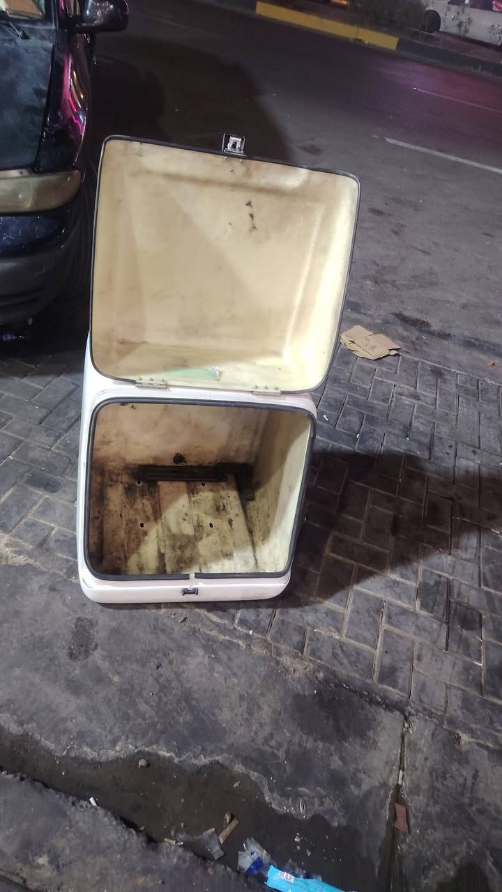 صندوك دلفري للبيع   كبير   اصلي
طول ٦٠ سانتيم عرض ٦٠   غمج او عمق ٦٠ سانتيم سعره ١٨٠ الف وبي مجال *********** مكان حي الجهاد
