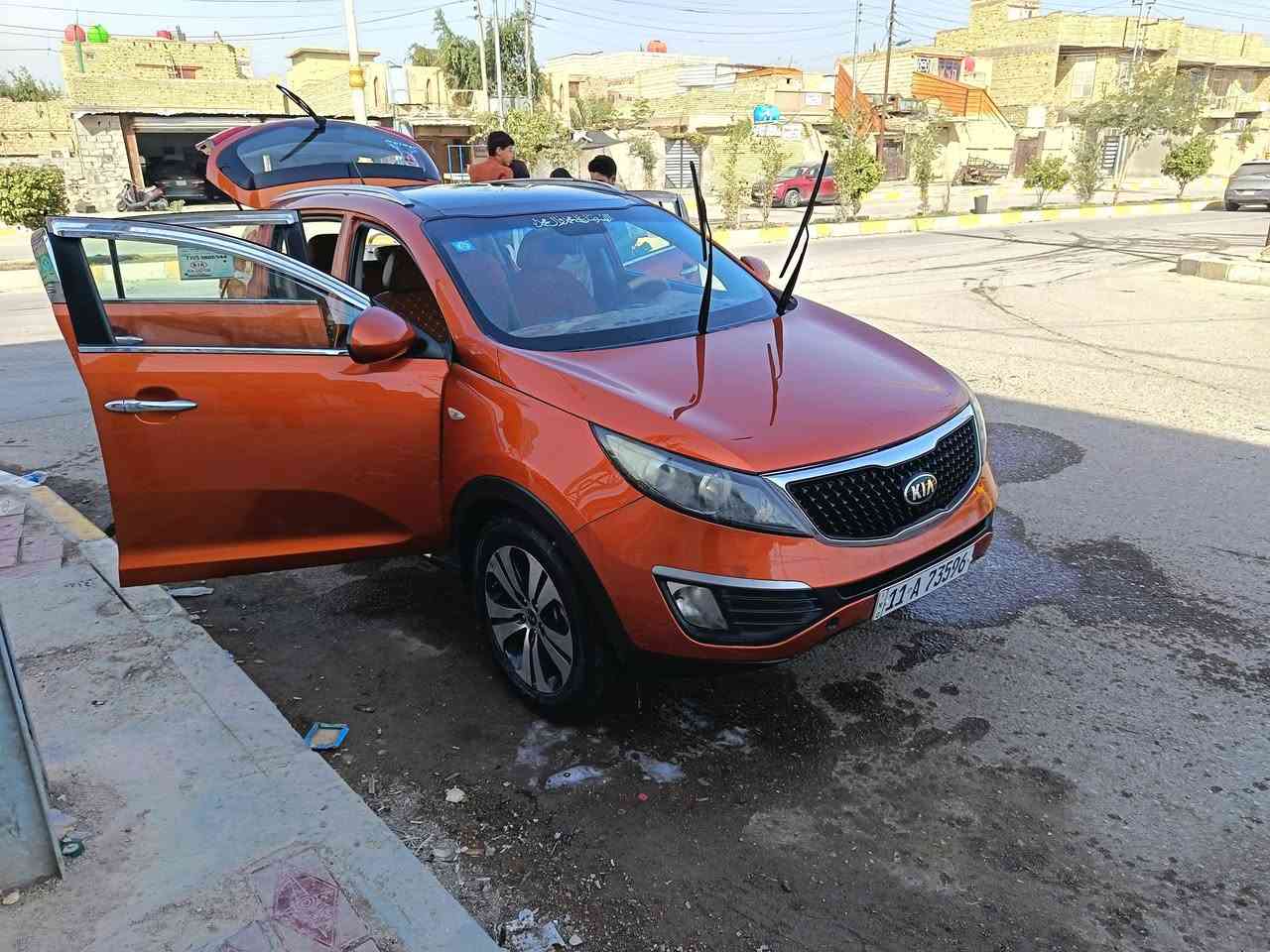 سبورتج ٢٠١٢ خليجي مكفولة
دوش محرك ٢٠٠٠ المرغوب 
مكفولة كفالة عامة من الصبغ والتبديل والضربة 
ماشية ١٤٦
رقم بغداد مشروع وطني سنوية جديدة بأسمي
بانوراما 
شاشة كاميرا تايرات  تبريد كله جديد
مكان ناصريه مركز 
***********
 السعر143 بيها مجال للشراي
