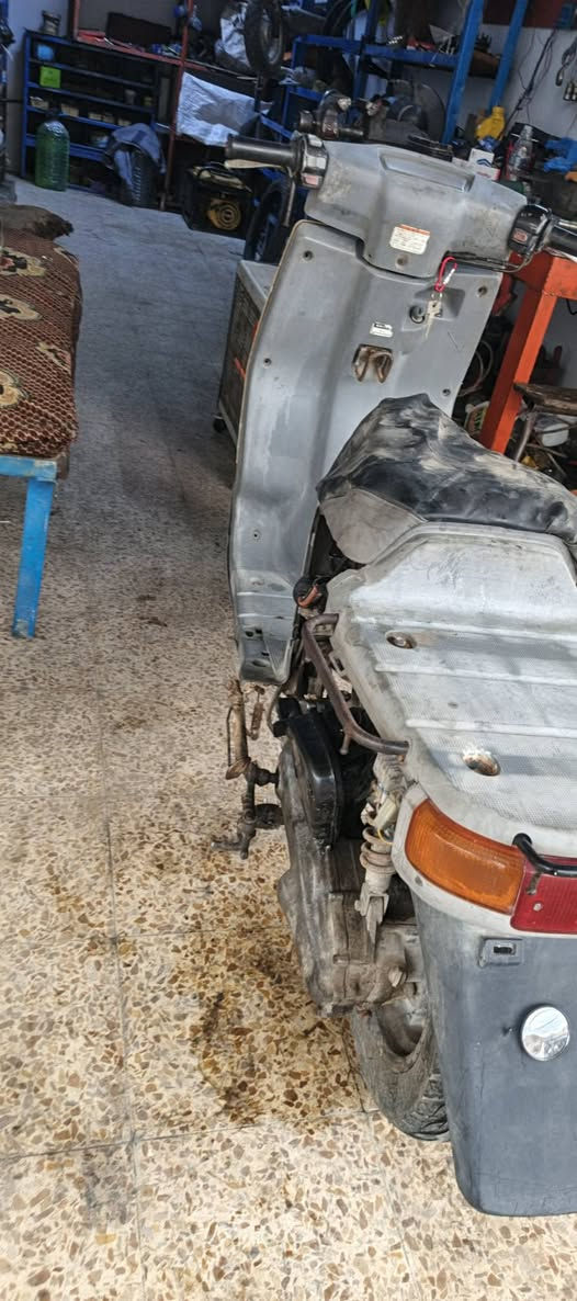 ماطور بي كم للبيع لايت اشاير بك لايت هورن  كامل بس ناقصو درع وره 175وبي مجاال النتصال ***********
