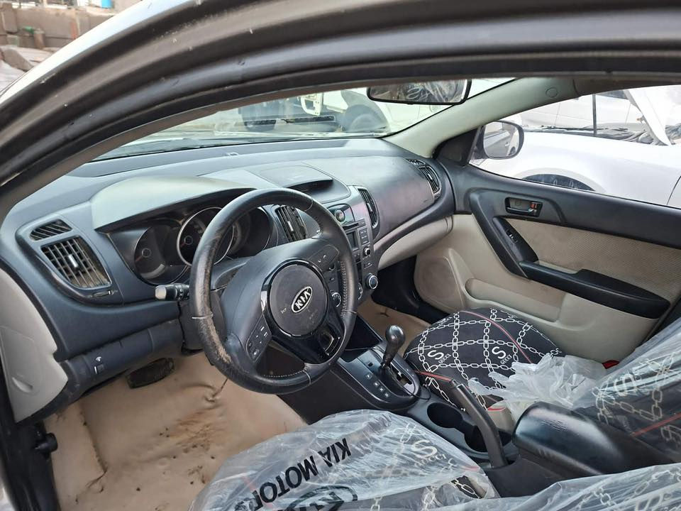 السلام عليكم للبيع فورتي ٢٠١٠ لسياره بيه شويه من الداير لخلفي ولجاملغ الايسر بيه صبغ ونص لبنيد رقم اربيل لدولي تريد وكاله تحويل مكان بابل حي الزهراء السعر ٧٨ وبيه مجال بسيط ***********
