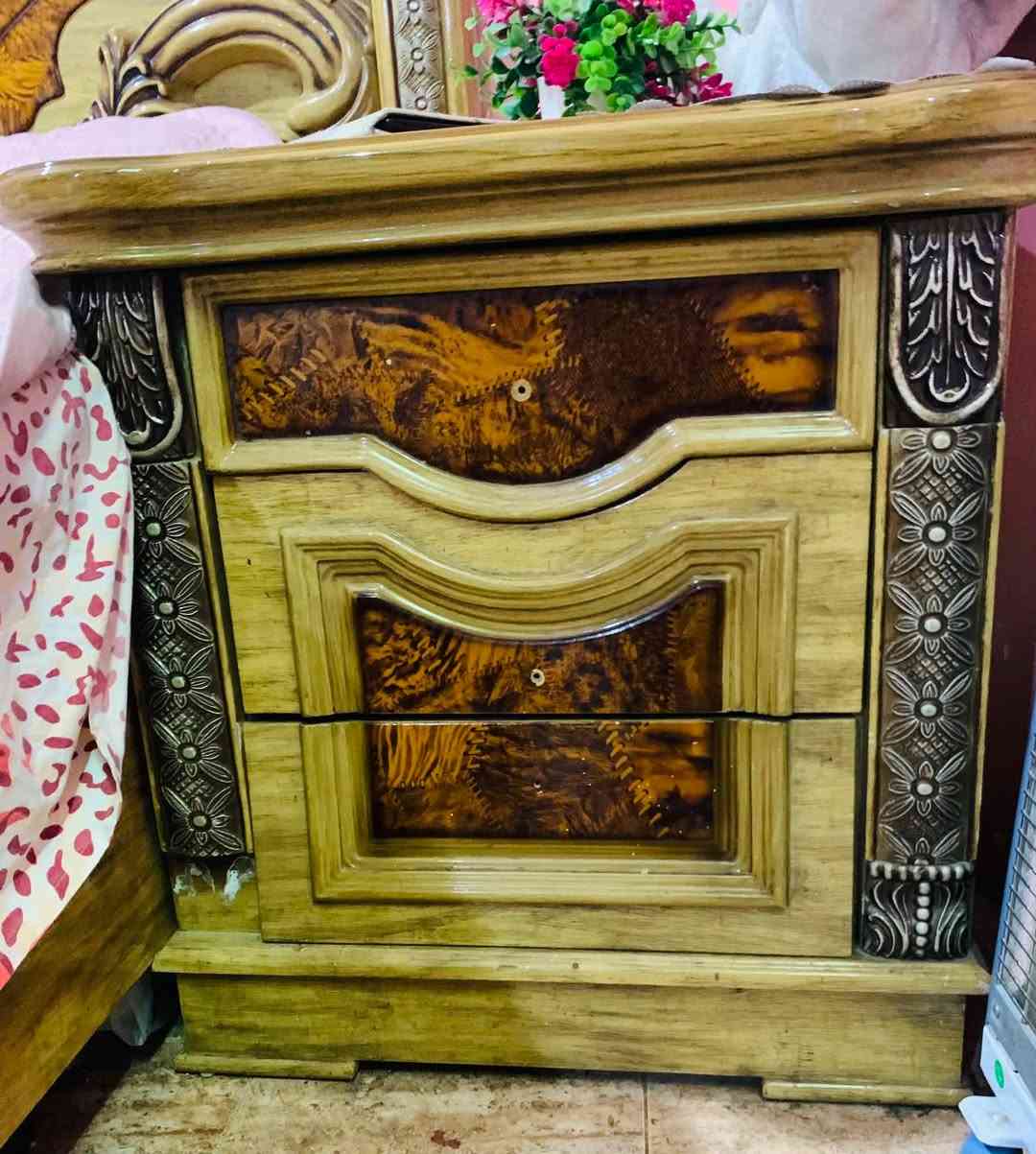غرفة نوم ماليزي ٧ قطع للبيع سعر ٢٩٠ الف
وبي مجال بسيط -بغداد 
***********
