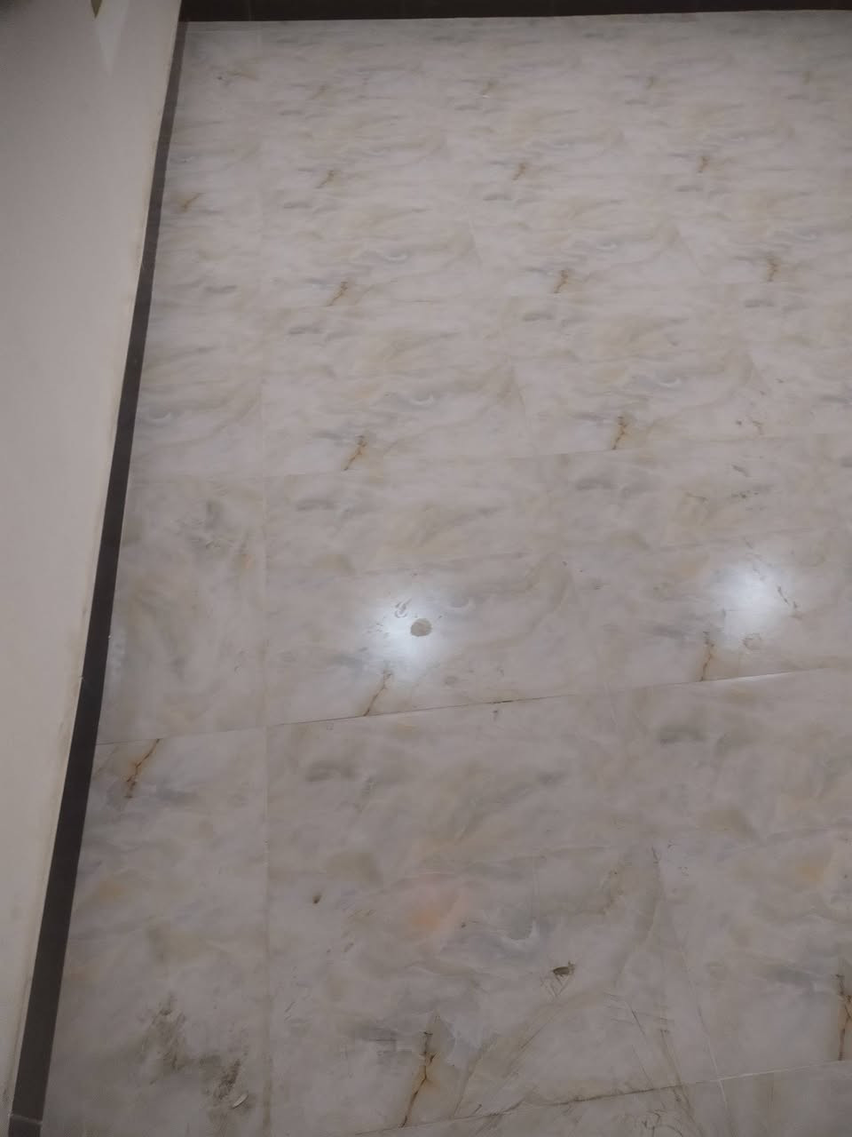 خلفه سراميك حاليا متفرغ شغل قرصات ليزر شغل تتريس عراقي هذا جزء من شغلي كدامك هذا رقمي *********** وتساب خابر وتدلل
