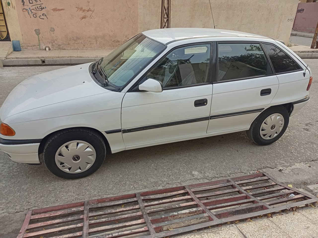 استرا حجم 16 محرك وكير شرط طجم جديد كربون بيها تحويل من شرعي دوير و دوسات مصلحين وبيها معجون بل تكمه النفر مثل ما وضح سنويه 29 تنتهي السعر47  وترهم معارض هم ا*********** رقم نينوى الماني
