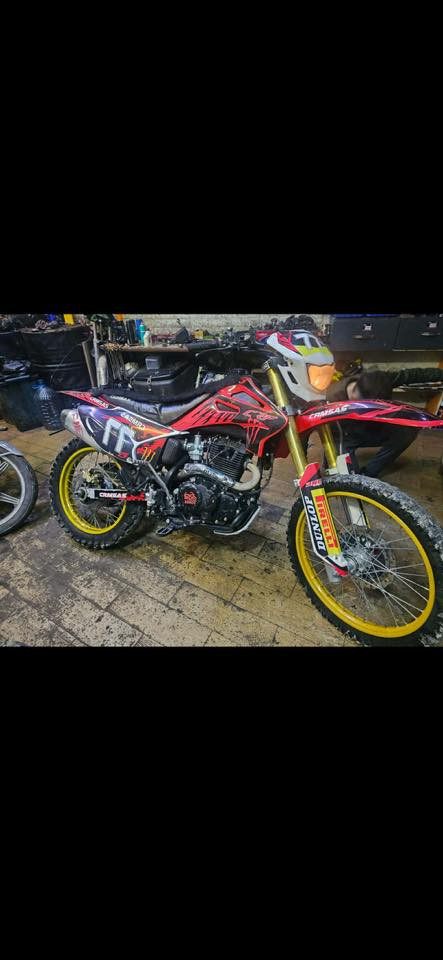 قفاز 300cc
مكينة كبس كهربائيات كلها تشتغل 
السعر 700$ ومجال 

***********
