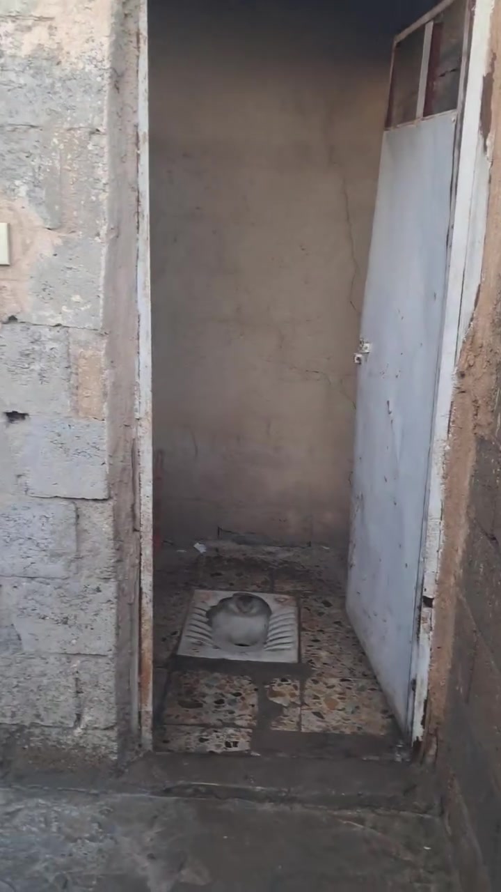 سلام وعليكم بيت لبيع  بغداد لشعب الجمعيات لبيت واقع حال علة شارع لعام بي غرفة وستقبال وخدمات وكراج لسعر ٢٥مليون  وبي مجال المساحة ٨٠ متر ***********
