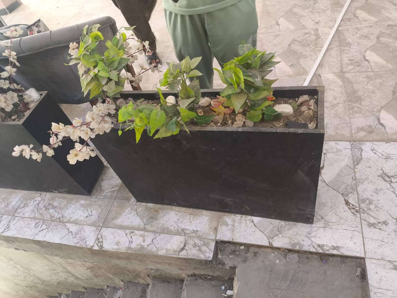 بيع غراض تعزيلة كوفي يوجد بلازم عدد ٣ مختلف الاحجام ميز خشب عدد ٢  ثرية عدد نركلية عدد ٤٣ شتلات عدد  طبلات ١٣ الاستفسار على الزقم مكلف بالنشر    ***********
