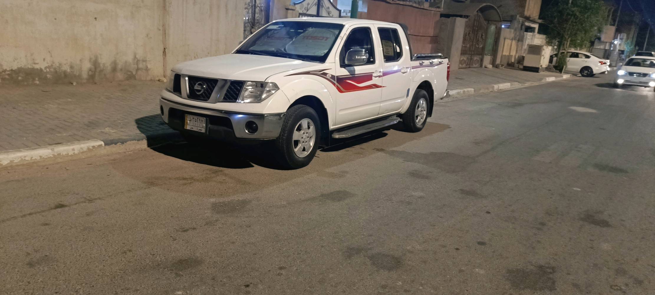 السلام عليكم بيكب نيفاره ٢٠١١ كير عادي رقم بصره محرك مفتوح لا ينقص ولا يبخر بيهه مكانين صبغ وبخشم الجاملغ الايمن الباقي مكفول حداده جديده تخم تاير جديد شادلهه منضومة غاز يعني ماكو صرف مكاني بصره أبو الخصيب كوت ثويني 