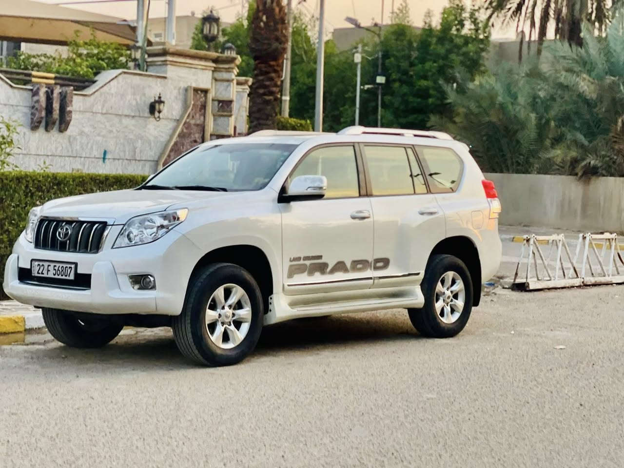 السلام عليكم
برادو 2013 كويتي كفاله كفاله عامه
من صبغ من بارد من تبديل 

السعر : 285 $  وبيه مجااال 

اتصال : ***********

المواصفات فول ١/١ كويتي معروف

فتحه سلايت 

بصمه 

١٠ ايرباك 

دبل تانكي 

هوك خلفي 

مري شفط وترحيب

فول تحكم استيرن 

كروز سرعه 

داخل صاج ملكي 

دركه صاج 

كشنات جلد 
 

سبير معلك 

محرك 6 سلندر 

دفع رباعي 4x4 

7 راكب 

السياره جديده وبل عافيه عل ياخذهه 

مكان السياره بغداد البلديات
