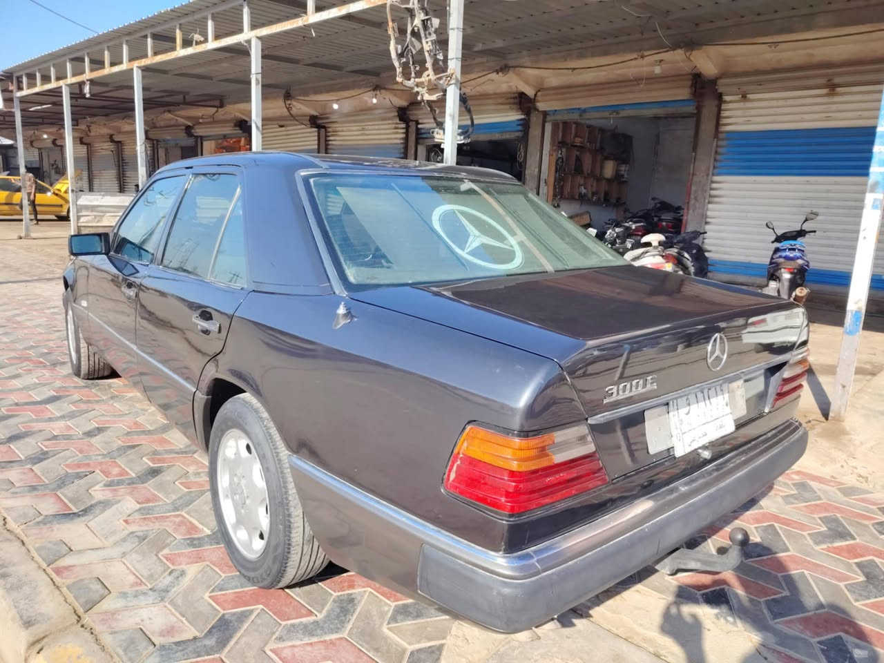 بسم الله تبارك الرحمان 
اخوان  مستعجل عل بيع اقره التفصيل واني خادم 
مارسدس دب موديل 92 اصل رقم  بغداد مشروع وطني السياره مال بيت التنته الماطور شغال بس السجه واكفه وعوسها بس سنتر لوك 
تحويل ثاني يوم   امكينه وكير 3000بشرط مصبوغه جماليه وصدر  قواعد دبلات  خير من الله تبريد ثلج السياره نوعمه ومشي لا خياس ولا شي وسياره احلى من صوره كهربيات كلها شغاله ادامه كامه مناقصه شي الحداديه جديده اريل كهربا ويه السويج 
 خير من الله هذه رقمي*********** 
السعر 57وبيها مجال شي بصيط 
ومن تجي بيك خير وتدلل بكاني ميسان الميمونه
