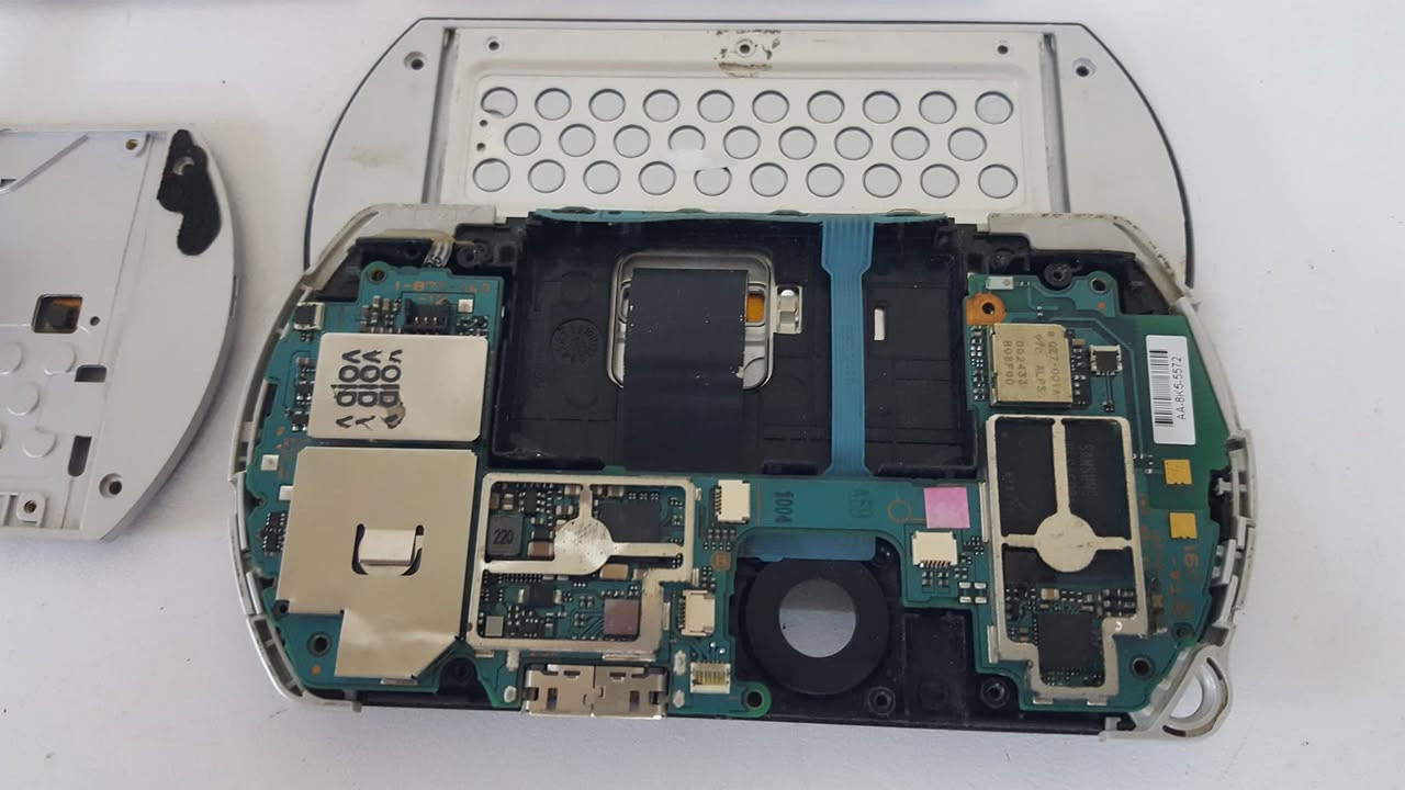 غراض psp go شلع  ٣٠ الف غير مفحوص شراي اتصل عل رقم  *********** او ماسنجر او واتساب بغداد زيونه ما جاوب تعليق شراي اتصل وتدلل
