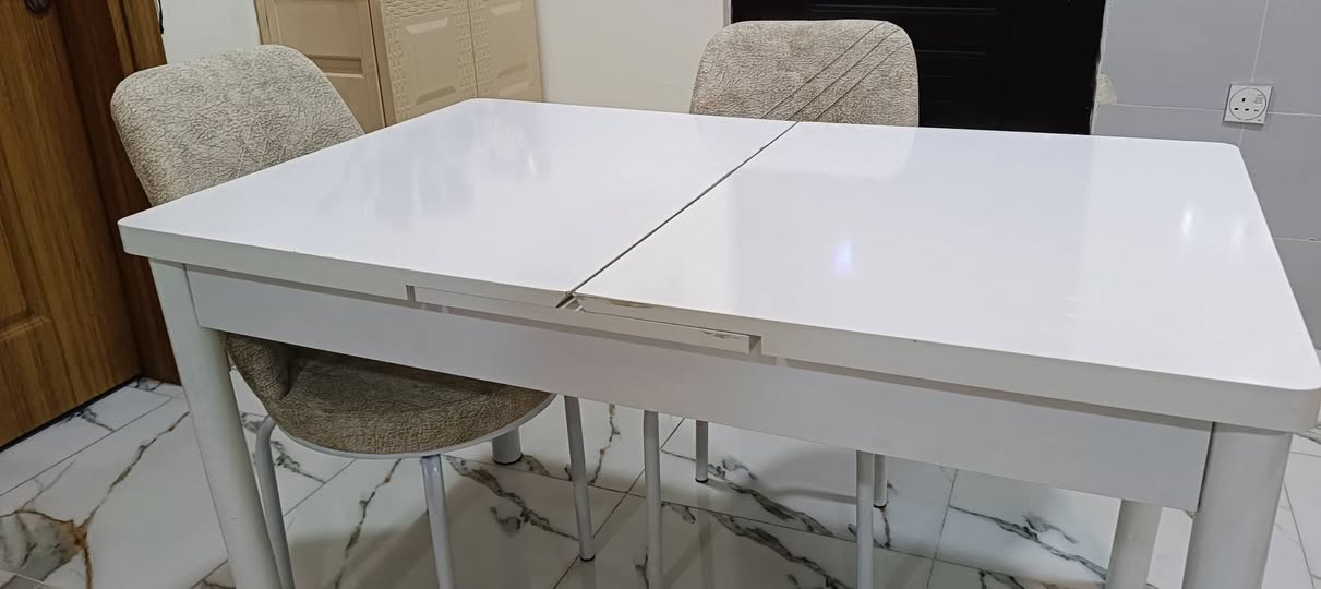 ميز طعام 6نفرات استخدام قليل شبه جديد
للاستفسار ***********
