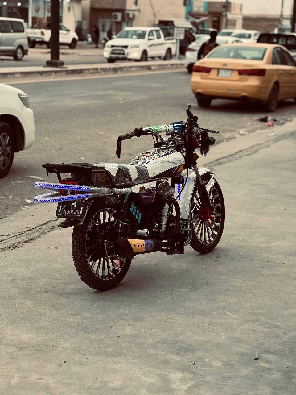 السلام عليكم للبيع سونك 2025 محرك 200cc
دراجه جمزه وكهربائيات كامله وبيها شلعه فول وحلوه بمعنى كلمه السعر 875 وبيها مجال مكان رمادي جوييه خاص مقفول اتصل ***********
