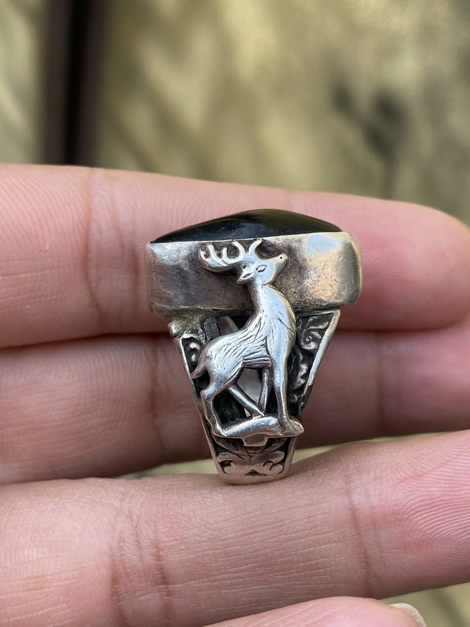 � للبيع — حجر السلوى النادر

قطعة مميزة ونادرة جدًا من حجر السلوى القديم
🔹 حجم ضخم وصياغة متقنة بتفاصيل فاخرة
🔹 مناسب لهواة النوادر والمقتنيات الثمينة

📍 الموقع: بغداد
🚚 توصيل متوفر إلى جميع محافظات العراق

للاستفسار والتفاصيل الخاصة يرجى التواصل خاص


**إذا كنت صاحب هذا الإعلان وتريد حذفه لأي سبب، رجاءا أرسل رسالة إلى الدعم الفني**