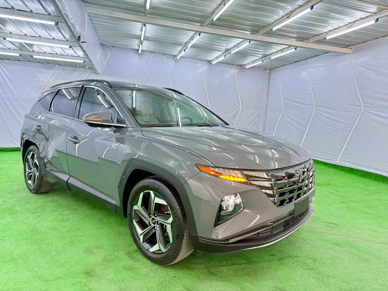 🧿🧿🧿 يرجى قراءة الاعلان بشكل كامل 🧿🧿🧿 

2024  HYUNDAI TUCSON .. Limited .. 

               👈🏻👈🏻👈🏻 هونداي / توسان 👉🏻👉🏻👉🏻 

         👇 السيارة موجودة في المنطقة الحرة 👇 

سعة المحرك:-  2.5 بانزين GDi 
المسافة المقطوعه :-   27937 mi         
اللون :- سمنتي                                      
الموديل:- 2024  
عدد المقاعد :- 5 مقاعد 
مواصفات السيارة :- Limited

الاضافات#👇👇
 شاشه كبيره 
فرش جلد  ابيض      
ويل 19 انش  
تحكم سرعة
تحكم مسجل في الطاره
بصمه تشغيل
حساس تجاوز  
حمالة سقف 
هاند بريك كهرباء 
اوتو بارك 
تحديد مسار 
كراسي تدفئة  
كامرا خلفية  
كشافات امامية 
سقف بانوراما 
كامرات 360 درجة 
حساسات محيطية 360 درجة 
صندوق كهربائي  

 
 
 

والمزيد من الاضافات   في عالم ( TUCSON ) 

             🚘  ضرر الموضح كما هو بتصوير    🚘 

🚦🚦🚦السعرعلى الخاص فقط  🚦🚦🚦🚦
🔺🔺🔺🔺🔺🔺🔺🔺🔺🔺🔺🔺🔺🔺🔺🔺

📍 الفروع:

العراق - بغداد - جانب الكرخ - معارض البياع - الشارع الثاني - معرض الهاشمي 

العراق - الموصل - حي الزهور - دورة النافورة مقابل مطعم بشار الطائي - مكتب فارس رجبو 

العراق – بابل – المسيب – طريق السدة – معرض مع مكتب مزاد - شركة علي الريس المعموري 

العراق - بغداد - الدورة حي دجلة - مكتب مزاد - شركة علي الريس المعموري 

العراق - بغداد - جانب الكرخ - حي الحسن - مقابل مجمع البشير ( مكتب ال عسكر للمزادات ) 

الأردن – الزرقاء – المنطقة الحرة – شارع 21 شمال 
شركة علي الريس المعموري (معرض البيع المباشر)

الأردن – الزرقاء – المنطقة الحرة – شارع 13 جنوب (ساحة الاستلام والتسليم)

الأردن – عمان – الجاردنز – قرب دوار الواحة – مكتب مزاد شركة علي الريس المعموري 

📞 للتواصل والاستفسار:

المبيعات المباشرة 👇🏻👇🏻👇🏻👇🏻👇🏻👇🏻👇🏻 
  الأردن: 00962791707787 ابو عبدالله 
—————————————————————

المتابعة و النقل من الاردن للعراق 👇🏻👇🏻👇🏻👇🏻👇🏻 
الأردن :- ‭‬ ‭00962 7 9861 1811‬ ابو محمد 

📩 Messenger _ WhatsApp _ IMO _ Viber

🖋 بإدارة: أبو عبد الله الموسوي

((إن أرضيناك فتحدث عنا، وإن لم نرضك فتحدث إلينا))

🔖 #سيارات_أمريكية #استيراد_سيارات #سيارات_كندية #عروض_سيارات
#الزرقاء #المنطقة_الحرة #سيارات_العراق #سيارات_سوريا #سيارات_الأردن
#علي_الريس_الموسوي #تجارة_السيارات
#موؤسسه_الشهداء


**إذا كنت صاحب هذا الإعلان وتريد حذفه لأي سبب، رجاءا أرسل رسالة إلى الدعم الفني**