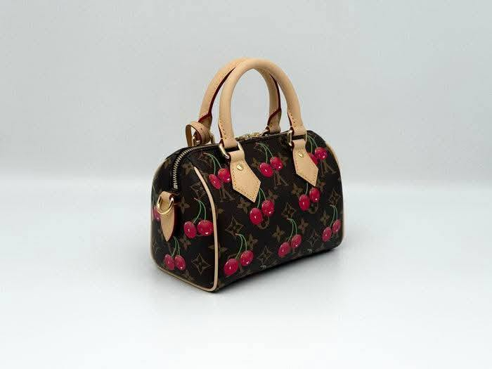 Louis Vuitton Speedy ✨💯
حجمها 20*13*12 مميزة كلش


**إذا كنت صاحب هذا الإعلان وتريد حذفه لأي سبب، رجاءا أرسل رسالة إلى الدعم الفني**